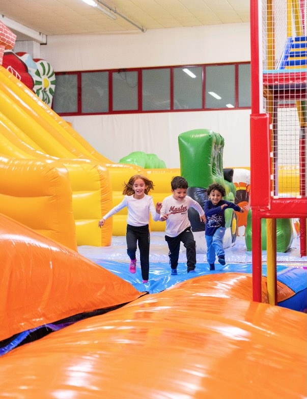 Benefici dei giochi gonfiabili per i bambini